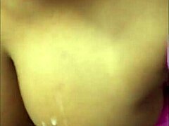 妈妈的大屁股和深喉技巧在POV视频中展示